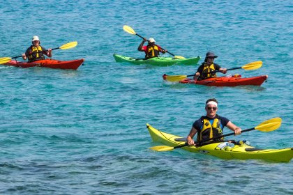 Practica un deporte acuático en Menorca